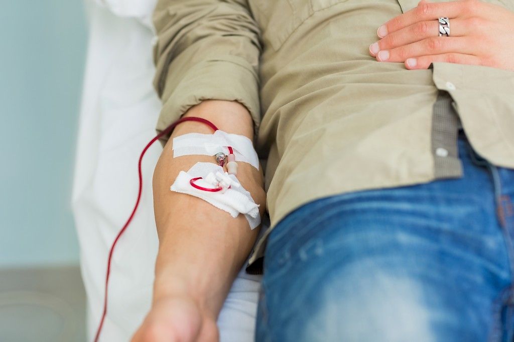 Miesten välinen seksi ei enää estä verenluovutusta pysyvästi