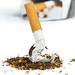 Tupakoinnin lopettaminen lievittää psykiatrisia oireita lääkehoidon veroisesti