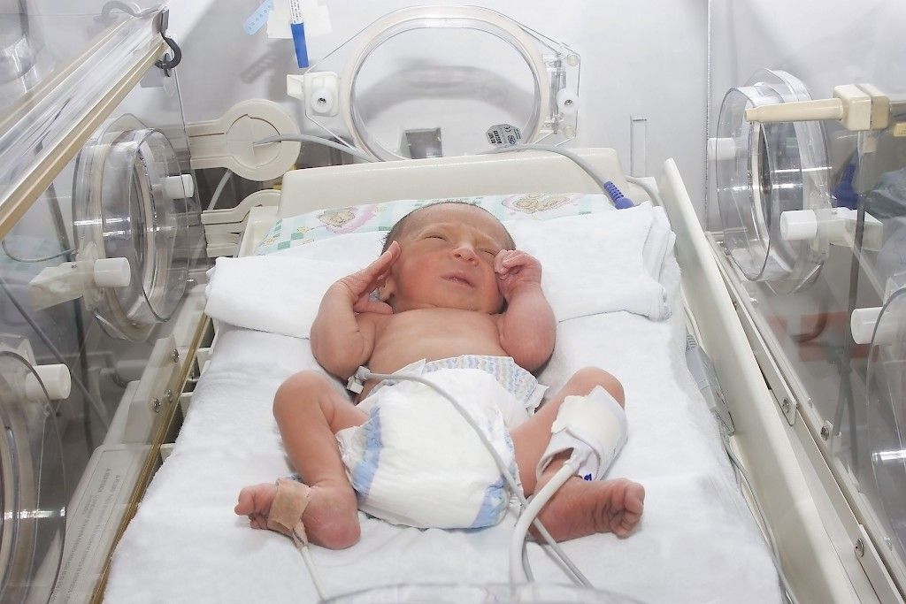 Pienillä synnytyssairaaloilla vaikeuksia täyttää päivystysasetusten vaatimuksia
