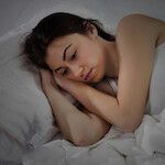 Unettomuutta pitäisi hoitaa ensisijaisesti käyttäytymisterapialla