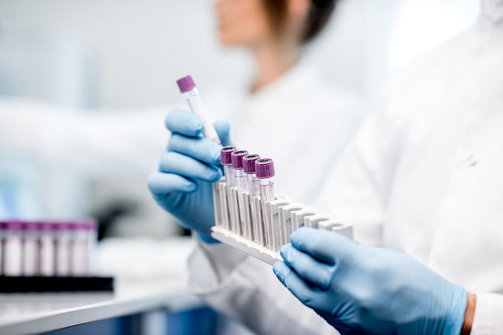 Bioanalyytikot eli laboratoriohoitajat huolehtivat, että laboratoriotutkimukset sujuvat oikein ja niistä saatavat tulokset ovat luotettavia.