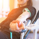 Tarve verenluovuttajista ei lopu kesälläkään – katso tästä luovutusohjeet