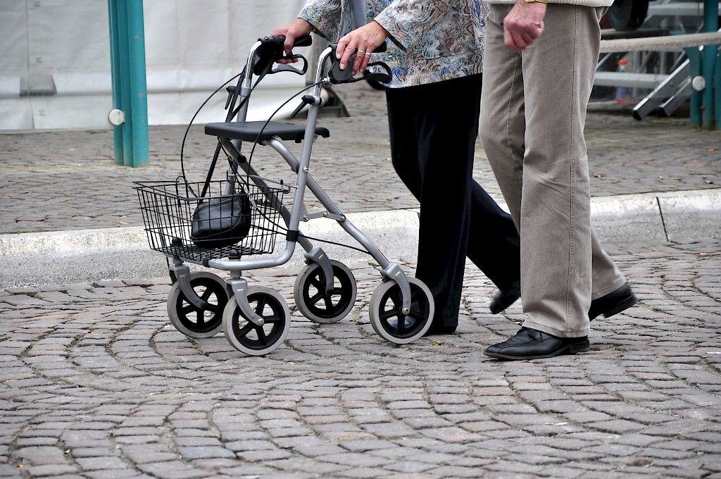 Päivittäistoimiin liitetty tasapainoharjoittelu vähentää vanhusten kaatumisia