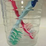 Kariesbakteerit elävät hammasharjassa 44 tuntia