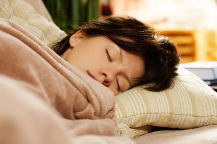 7–8 tunnin yöunet vähentävät sairauspoissaolojen riskiä