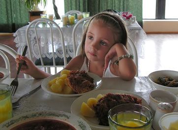 Pääaterioiden syöminen on hyväksi lapselle