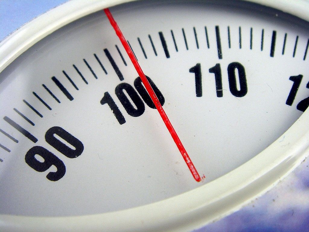 Tutkimus: Lihavuus lisää pitkien sairauspoissaolojen riskiä