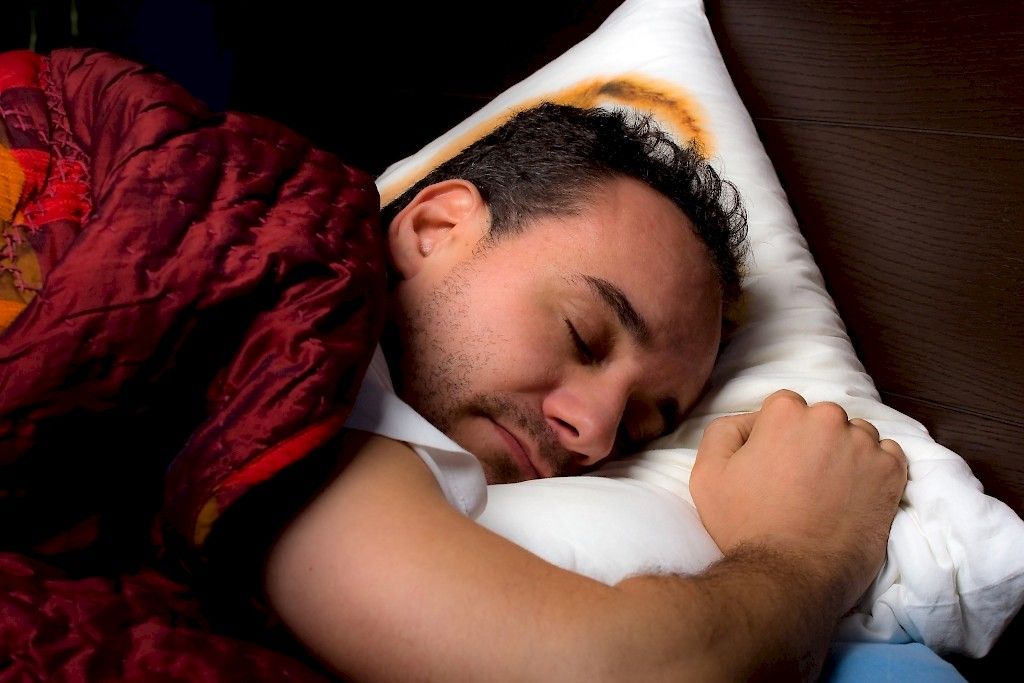 Unettomuus lihottaa ja lihavuus aiheuttaa unettomuutta