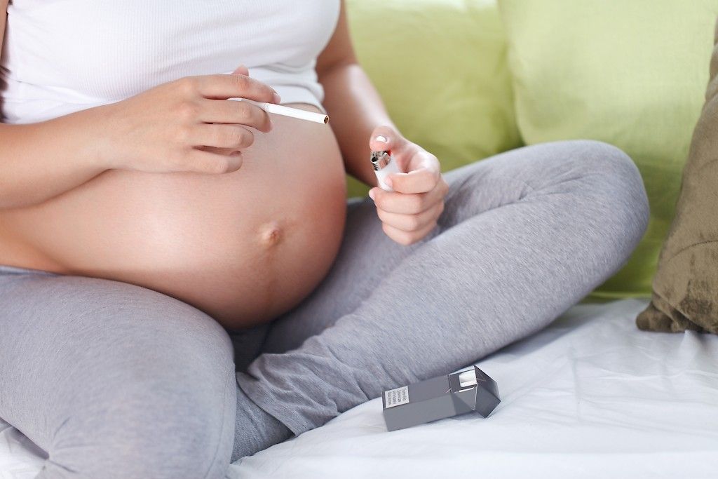 Tupakointi raskauden aikana tulee lapselle kalliiksi