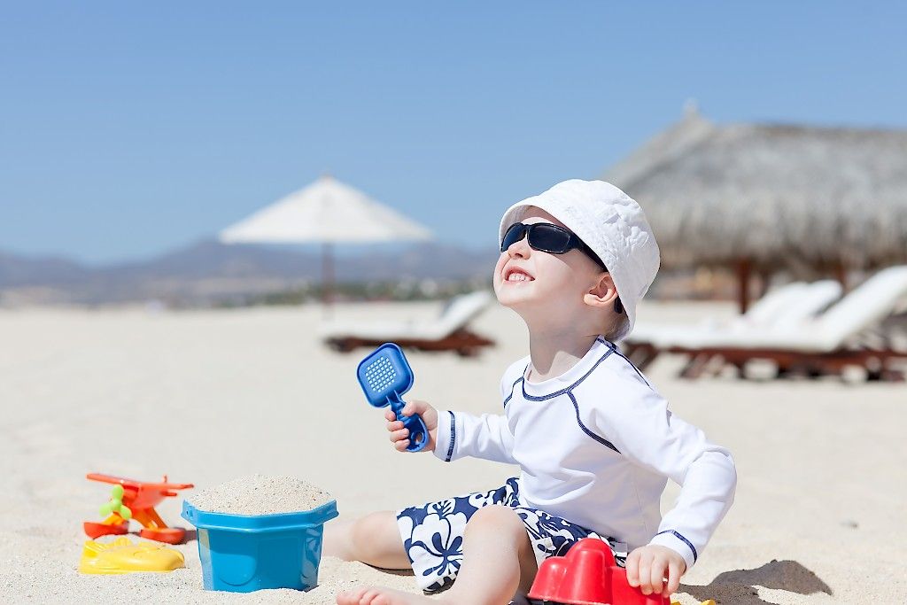 Tarvitsevatko pikkulapset aurinkolaseja?