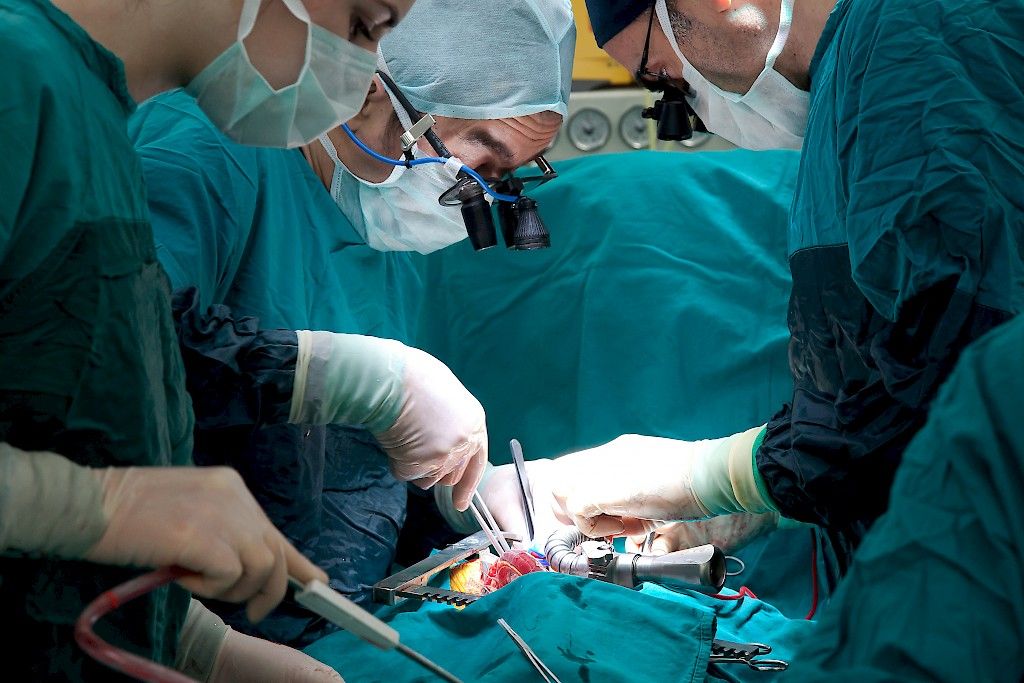 Kirurgian suosio  voi näkyä  hoitolinjoissa