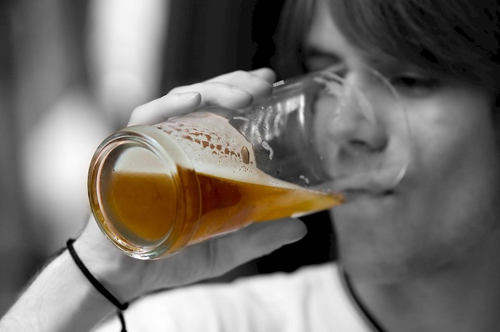 Suomalaistutkimus: Yksikin alkoholiannos päivässä lisää kuolemanvaaraa
