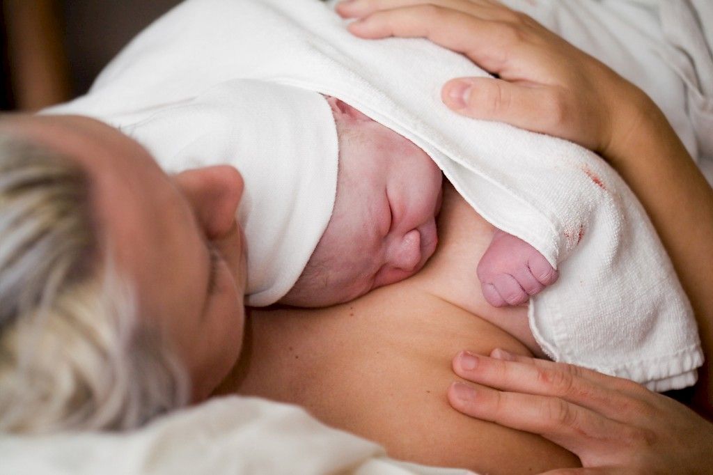 Äidin emätinbakteerit korjaavat keisarileikatun vauvan bakteerikantoja