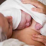 Äidin emätinbakteerit korjaavat keisarileikatun vauvan bakteerikantoja