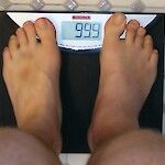 Tutkimus: Nuoret lihavat miehet sairastuvat maksasairauksiin useammin kuin normaalipainoiset