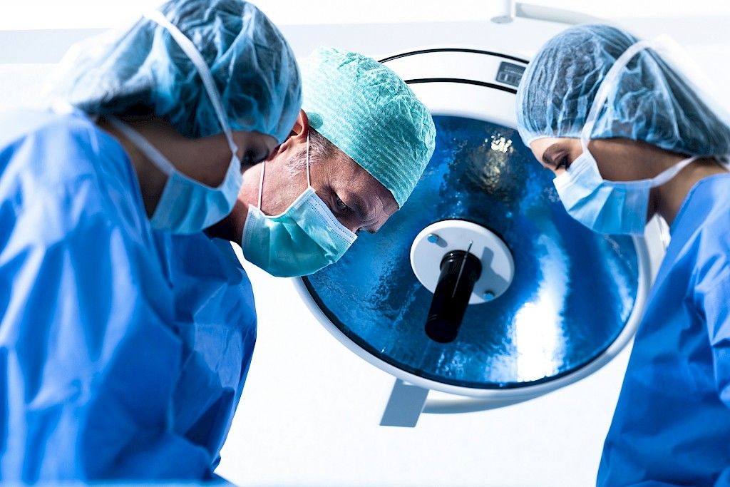 Leikkaussalihenkilökunta altistuu haitallisille määrille pienhiukkasia