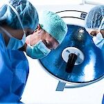 Leikkaussalihenkilökunta altistuu haitallisille määrille pienhiukkasia