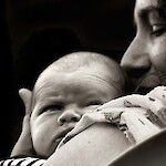 Loppuraskauden oksitosiini voi vaikuttaa äidin ja lapsen vuorovaikutussuhteeseen