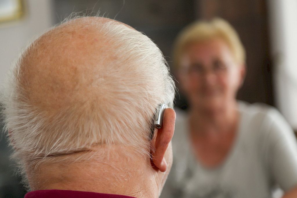 Pienelläkin kuulon huononemisella voi olla yhteys muistin heikkenemiseen