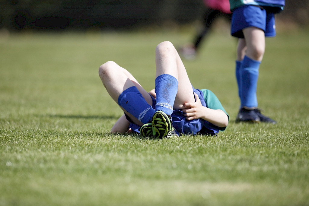 Tytöillä on suurempi riski loukkaantua jalkapallossa