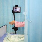 Videorobotti vähentää koronapotilaita hoitavien altistumisriskiä