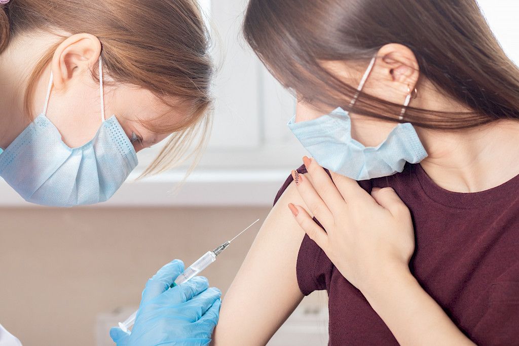 Ketkä riskiryhmissä olevista nuorista saavat kolmannen rokotteen?