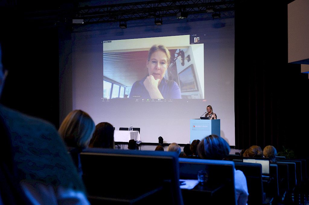 Hanna Nohynek kertoi etäyhteyksien kautta kokemuksistaan koronapandemian keskellä lääkäriliittojen luottamusmiespäivässä 29. marraskuuta.