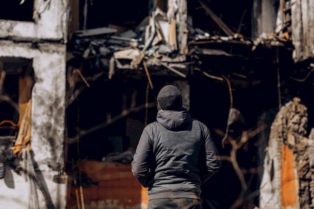 Ukrainan kylissä tunnelma on aavemainen. Taistelujen jäljet ympärillä ovat merkittäviä.