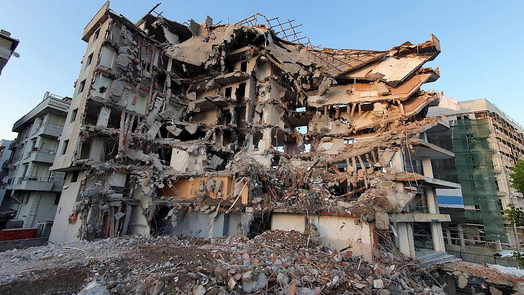 Turkkiin iski helmikuun alussa tuhoisa maanjäristys, jonka jäljiltä on kuollut ainakin 46 000 ihmistä.