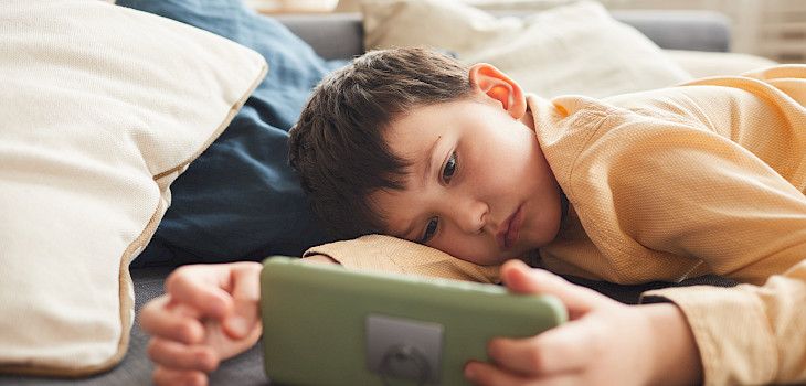 Lastentautiopin professori huolestui: kolme asiaa, jotka uhkaavat tällä hetkellä lasten terveyttä