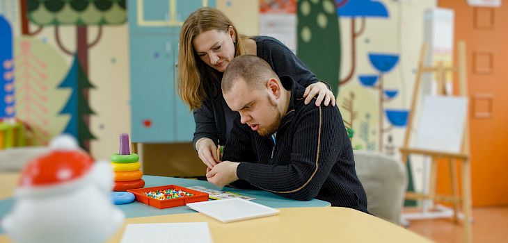 Autismikirjon ihmisiä ei pidä ylilääkitä, vetoaa Autismiliitto