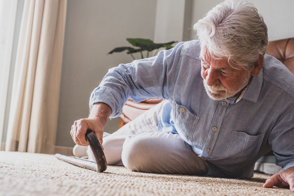 Suurin osa sairaalahoitoa vaativista kaatumisista tapahtuu iäkkäille kotona tai palveluasumisessa.