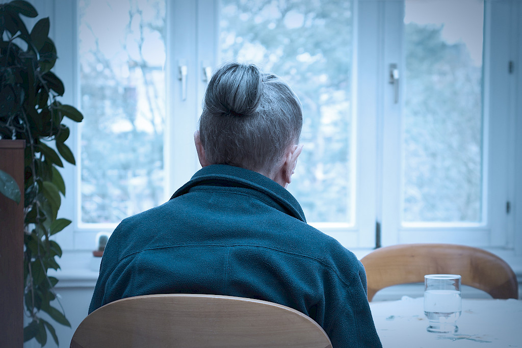 Yksinäisyys aiheuttaa vanhuusiässä kognitiivisten taitojen heikkenemistä.