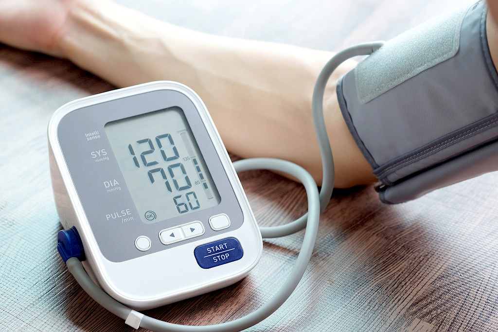 Korkean verenpaineen voi havaita vain verenpainemittarilla.
