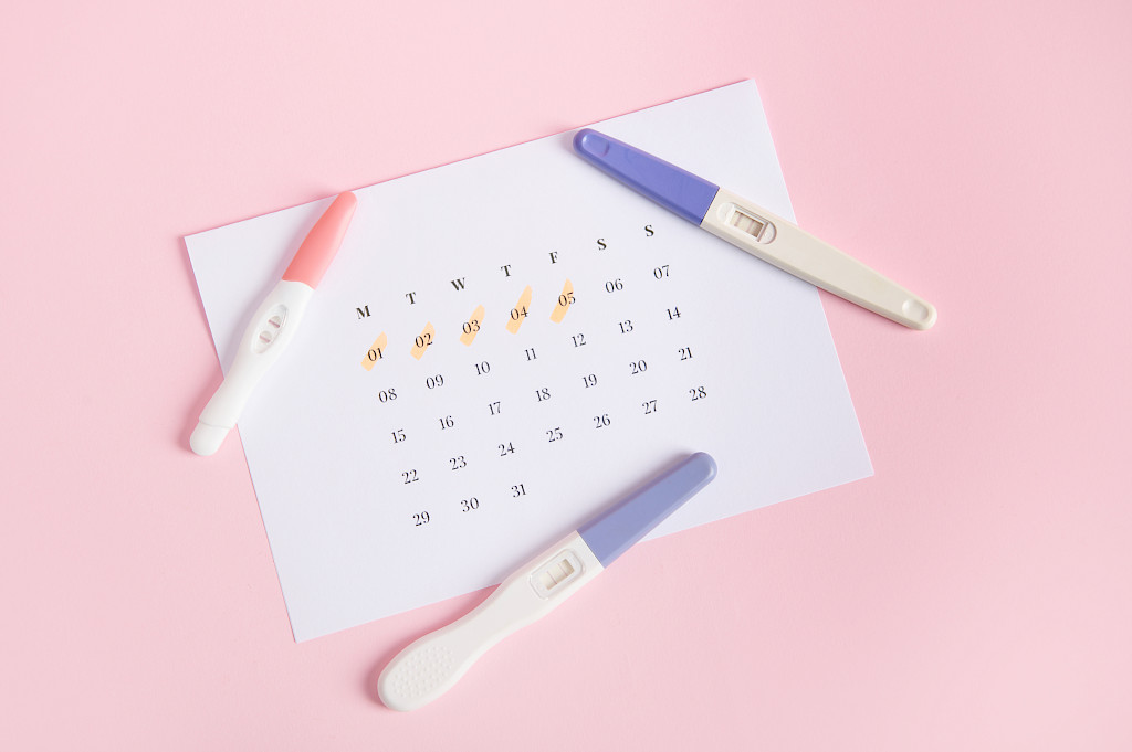 Omaa ovulaatiota kannattaa seurata. Ovulaatiotestejä voi myös käyttää ennustamaan ovulaation ajankohtaa.