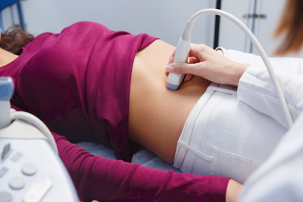 Gynekologi voi tehdä vastaanotollaan muun muassa ultraäänitutkimuksen.
