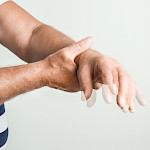 Parkinsonin taudin oireet – tunnista ensioireet ajoissa