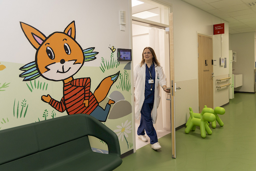 ­– Lihavuus ei ole kenenkään syy, vaan siihen vaikuttavat monet tekijät perimästä ja ympäristöstä lähtien. Tämä on tärkeää kertoa myös lapselle ja hänen vanhemmilleen, Marika Paalanne sanoo.
