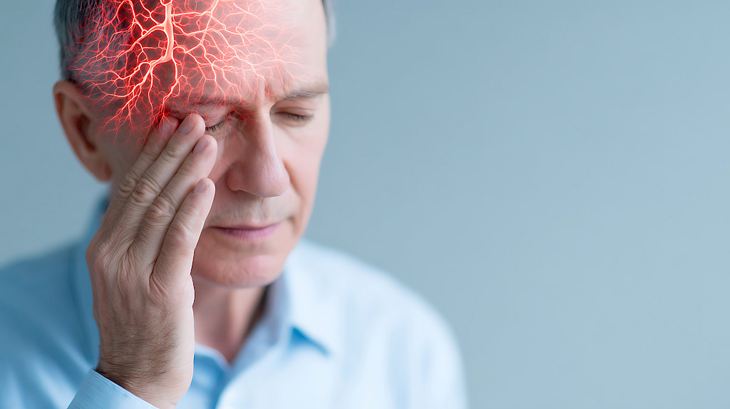 Aivoverenkiertohäiriön oireet alkavat äkillisesti, ja ne voivat edetä minuuteissa.