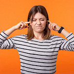 Korva lukossa – mistä se voi johtua?