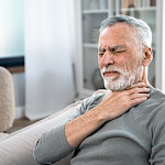 Mikä auttaa kurkkukipuun? — näin lievität oireita