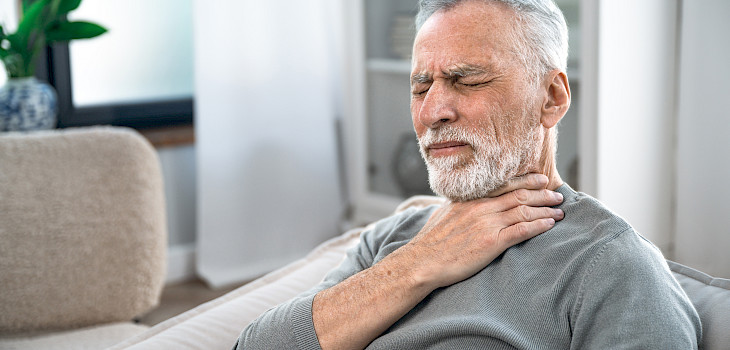 Mikä auttaa kurkkukipuun? — näin lievität oireita